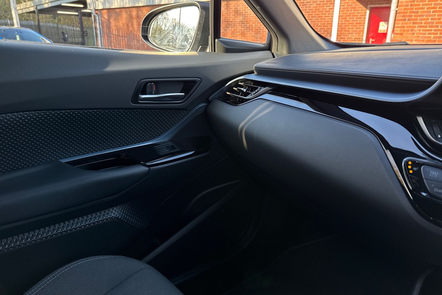 Used Toyota C-HR 2021 for sale - 76654389: Photo 42