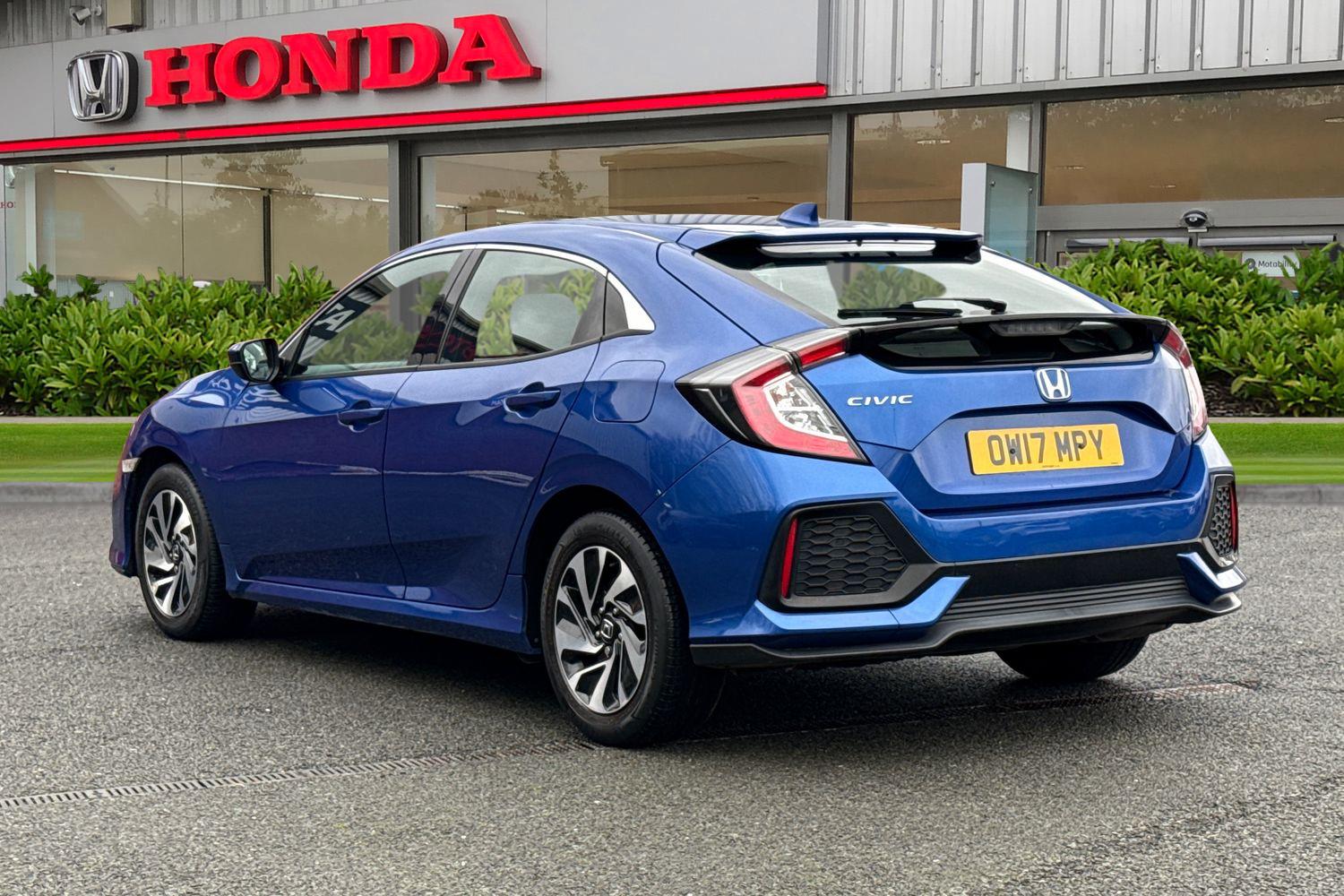 Used Honda Civic 2017 for sale - 77340945: Photo 2