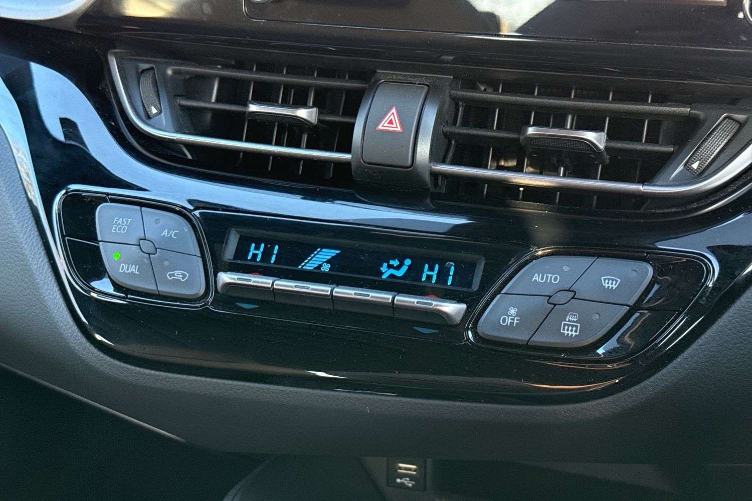 Used Toyota C-HR 2023 for sale - 77355455: Photo 14