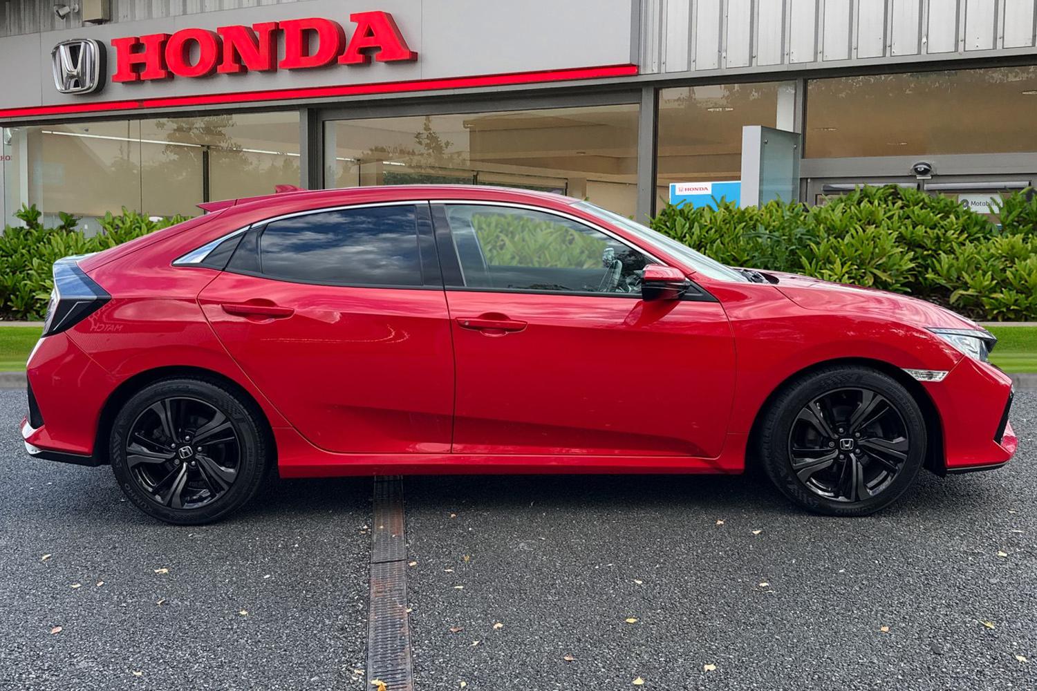 Used Honda Civic 2017 for sale - 76351935: Photo 3