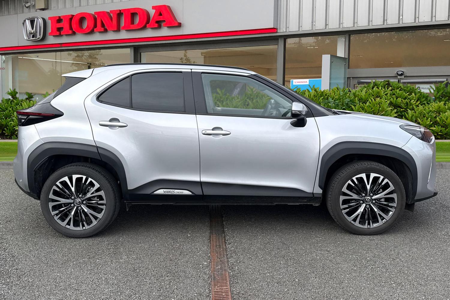 Used Toyota Yaris Cross 2023 for sale - 77608181: Photo 3