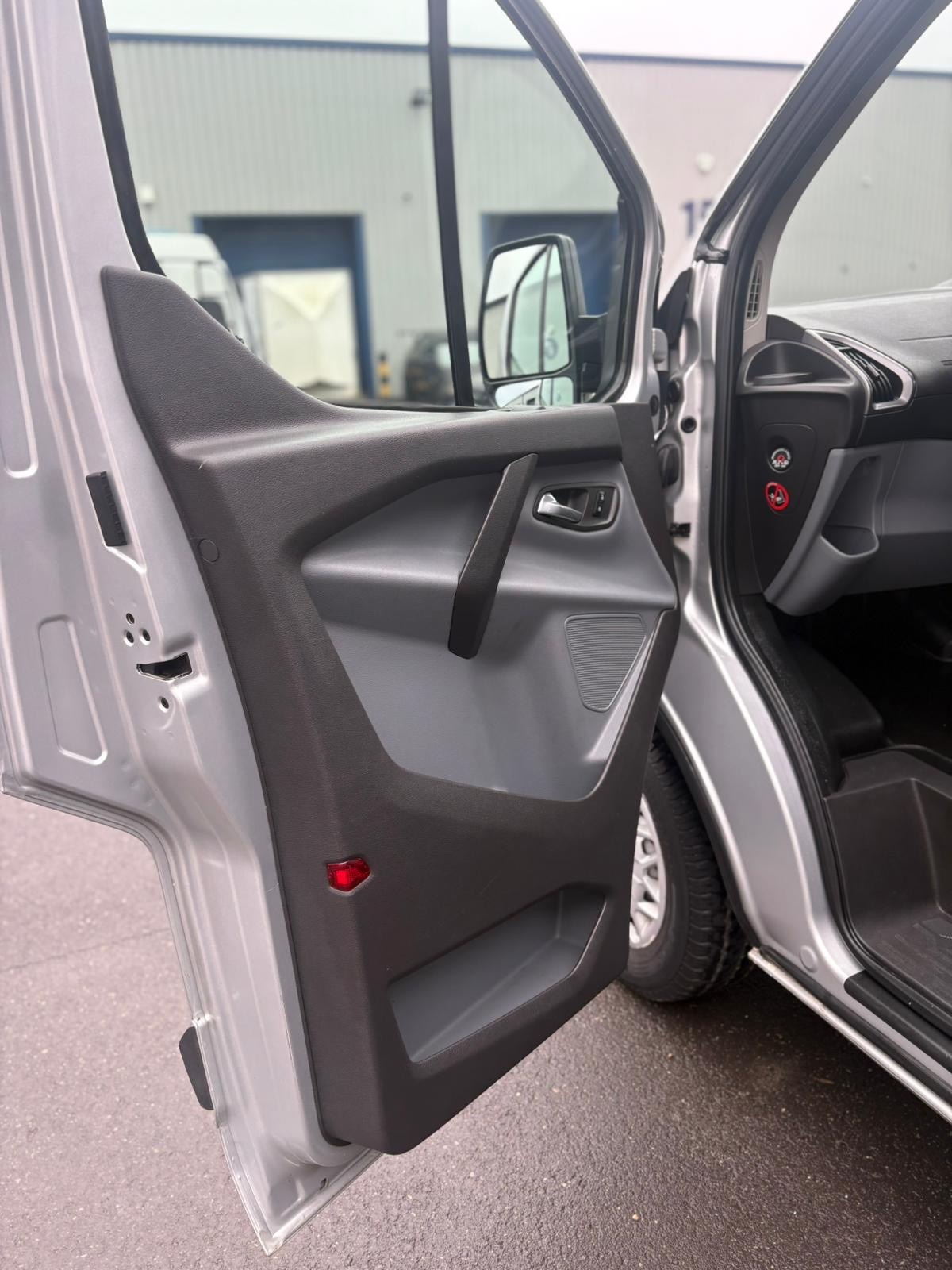 Used Ford Transit Custom 2015 for sale - 76321780: Photo 29