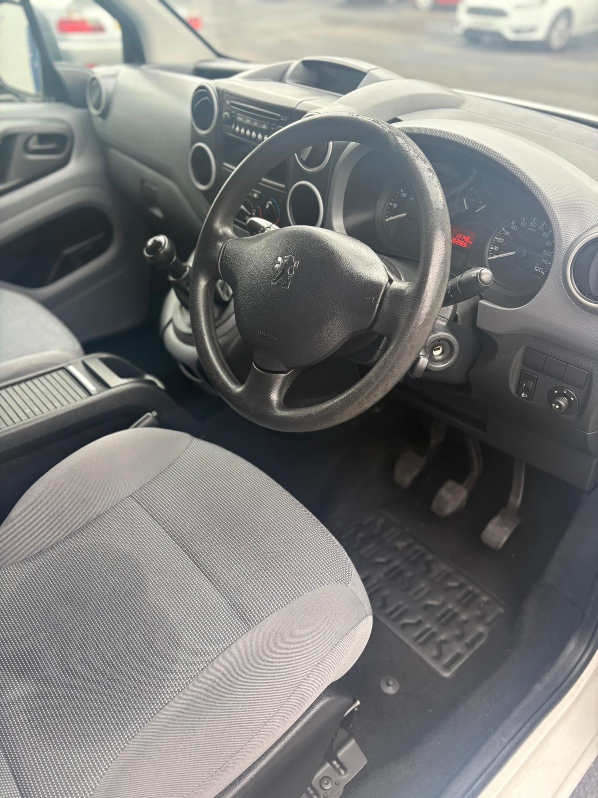 Used Peugeot Partner 2010 for sale - 76257972: Photo 16