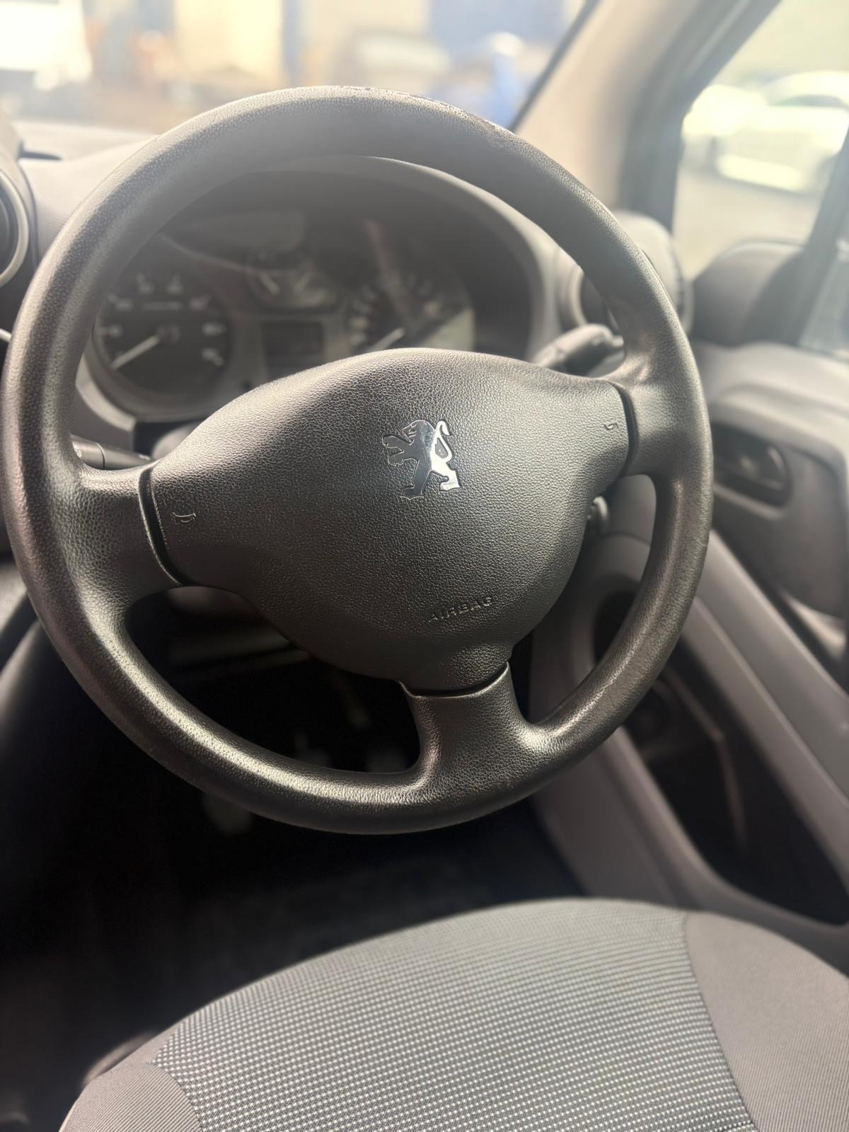 Used Peugeot Partner 2010 for sale - 76257972: Photo 26