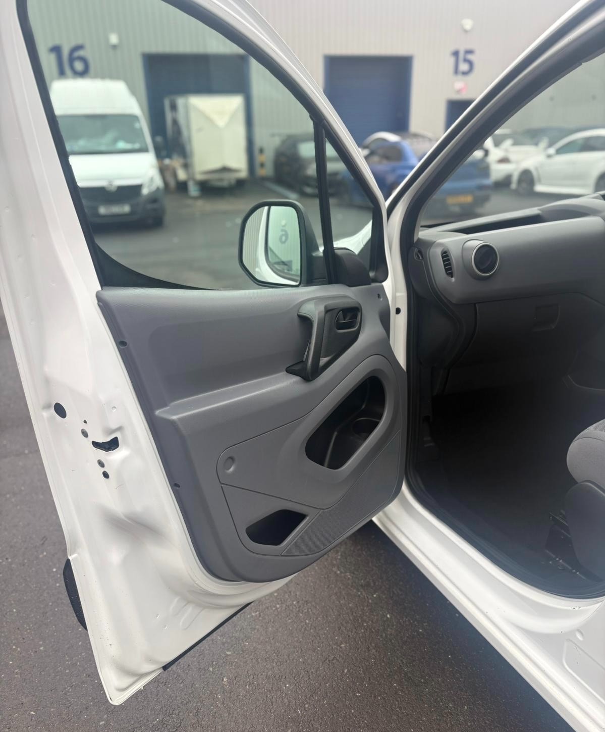 Used Peugeot Partner 2010 for sale - 76257972: Photo 28