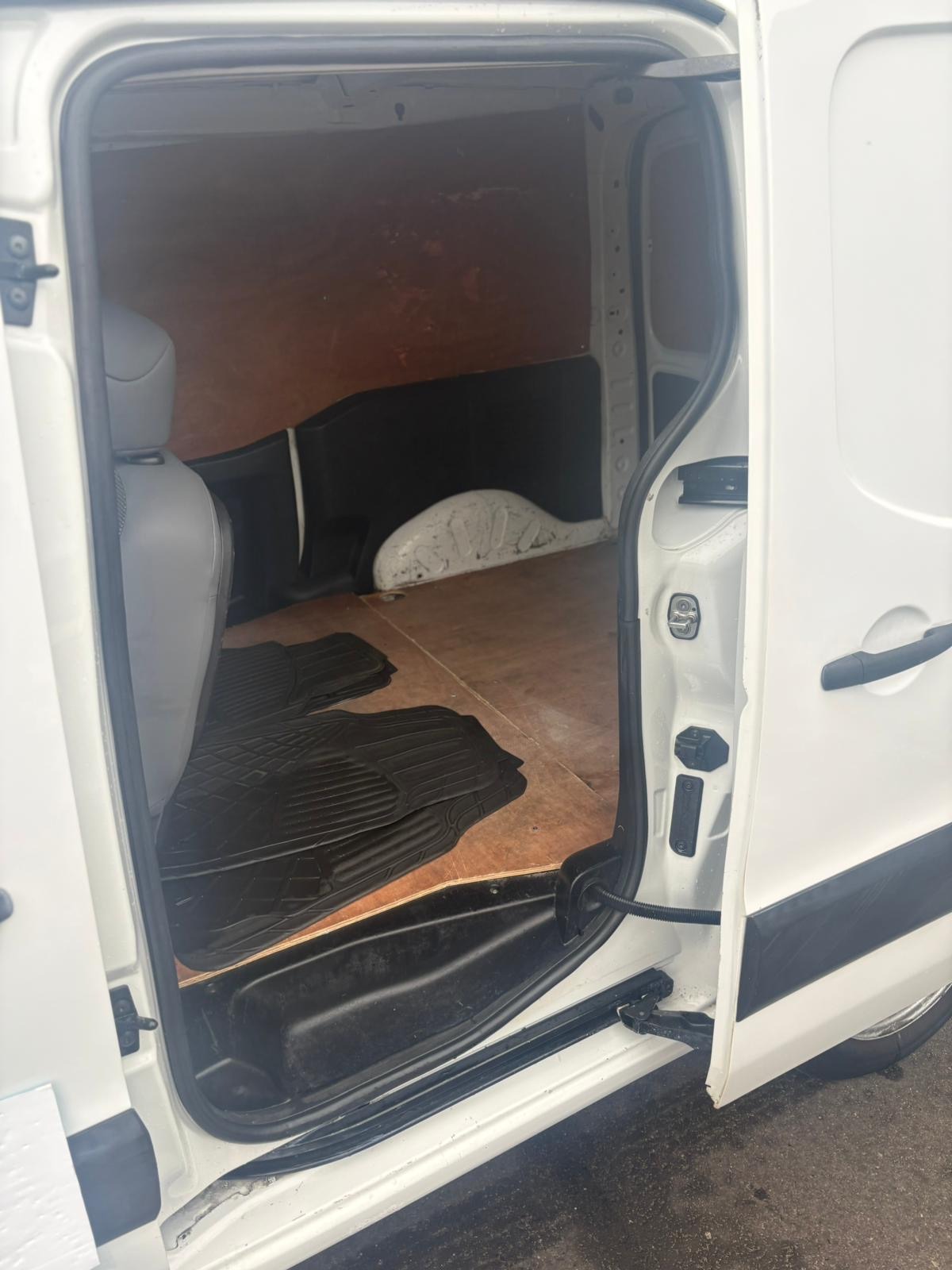 Used Peugeot Partner 2010 for sale - 76257972: Photo 30