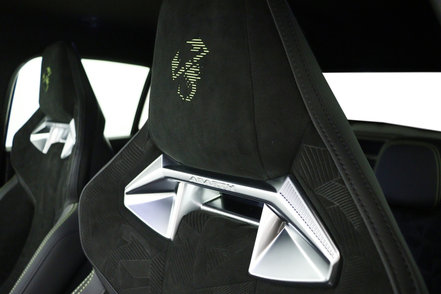 Used Abarth 600e 2025 for sale - 76615221: Photo 13