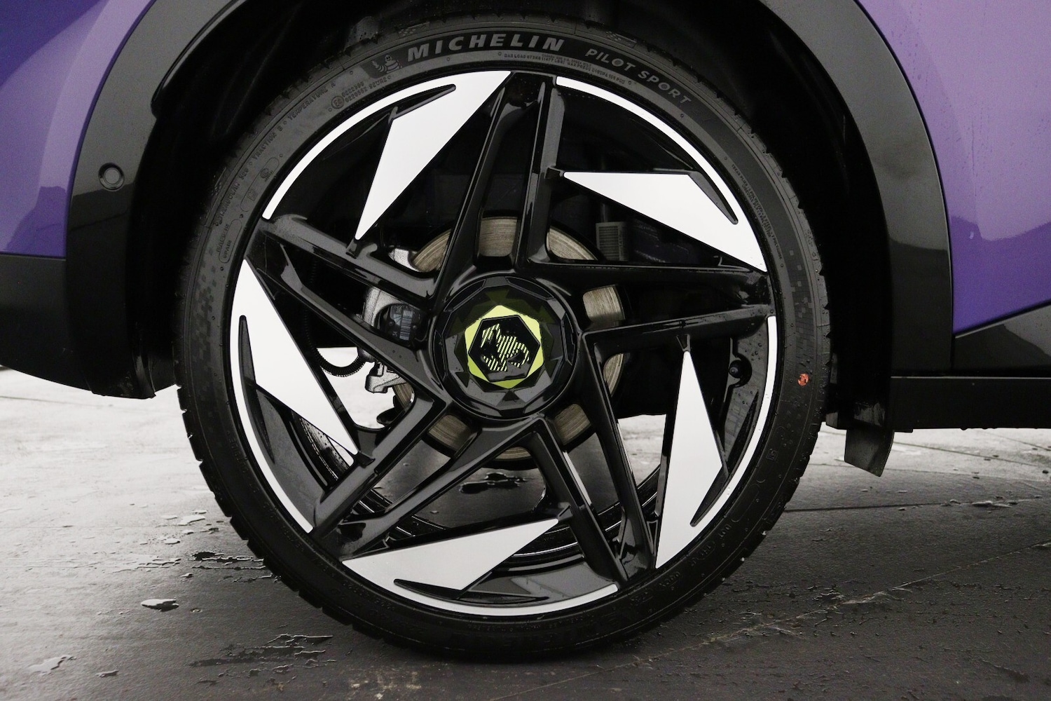 Used Abarth 600e 2025 for sale - 76615221: Photo 15