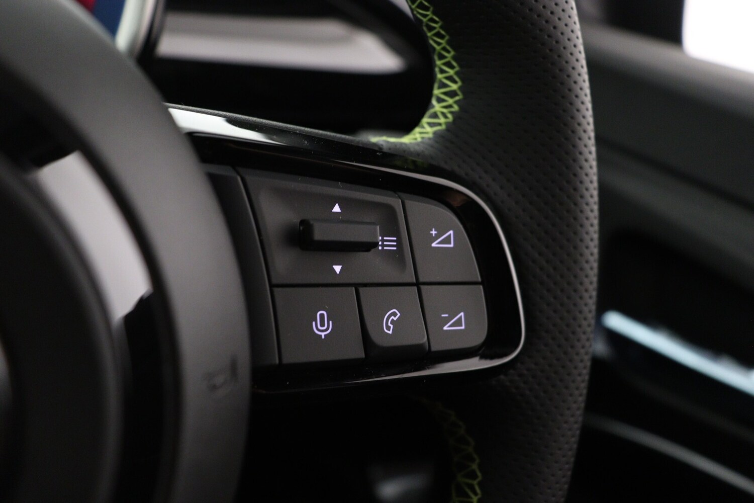 Used Abarth 600e 2025 for sale - 76615221: Photo 24