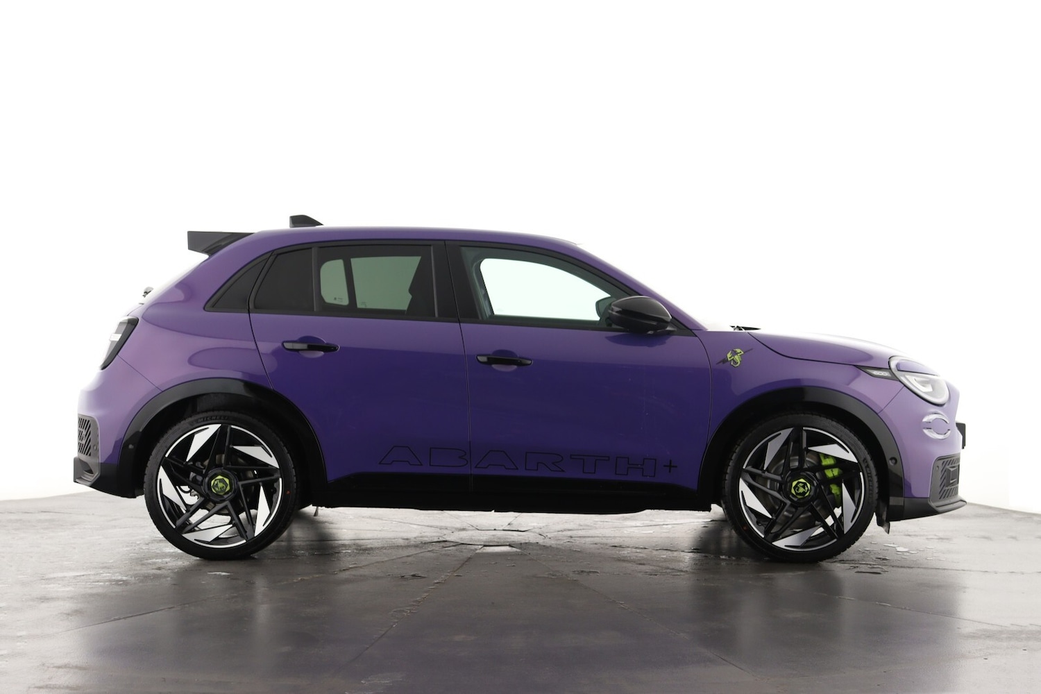 Used Abarth 600e 2025 for sale - 76615221: Photo 4