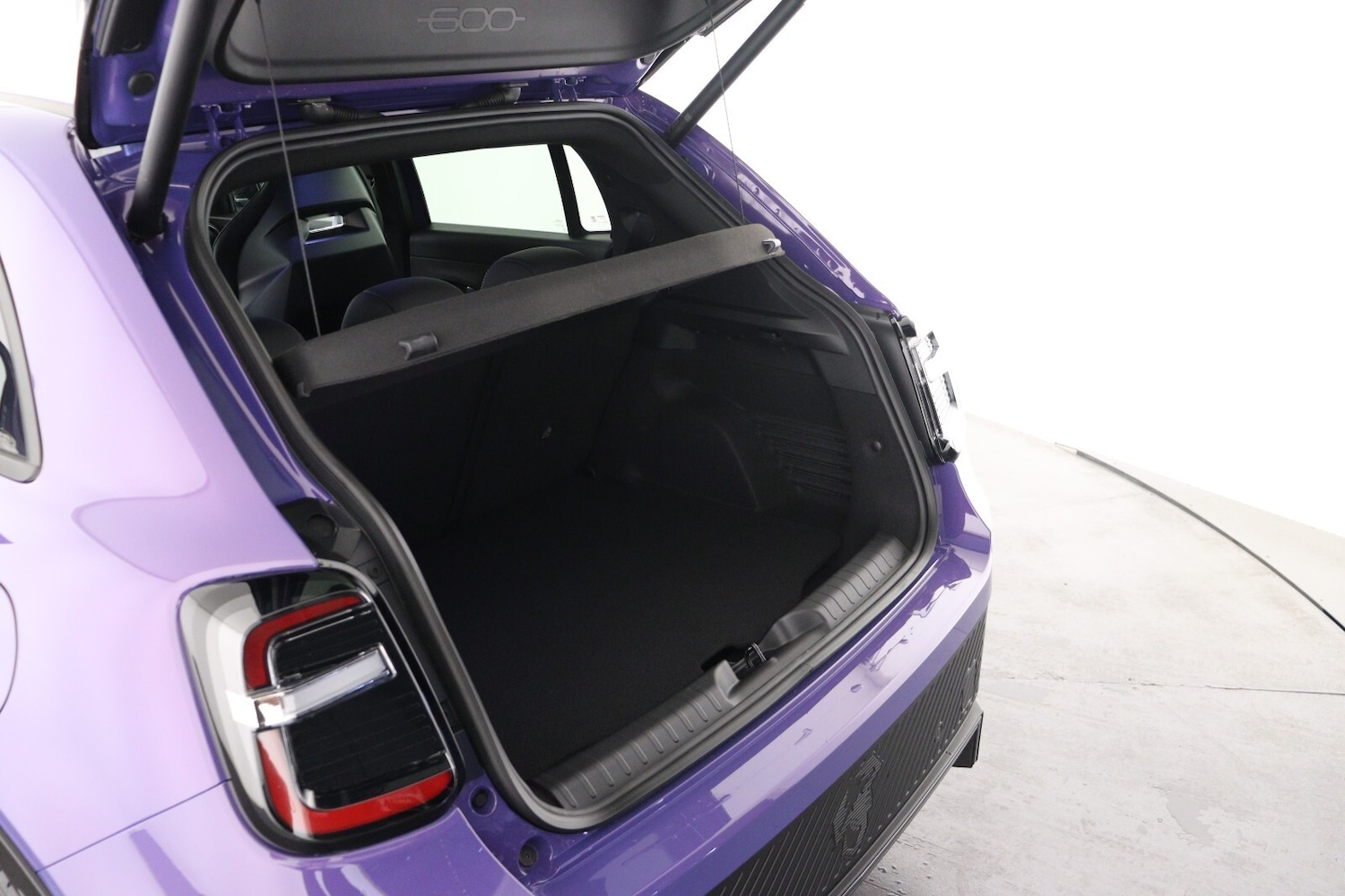 Used Abarth 600e 2025 for sale - 76615221: Photo 9