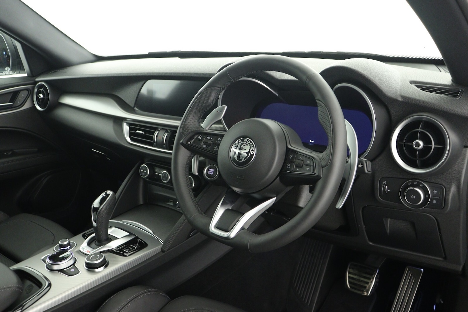 Used Alfa Romeo Stelvio 2025 for sale - 77247995: Photo 16