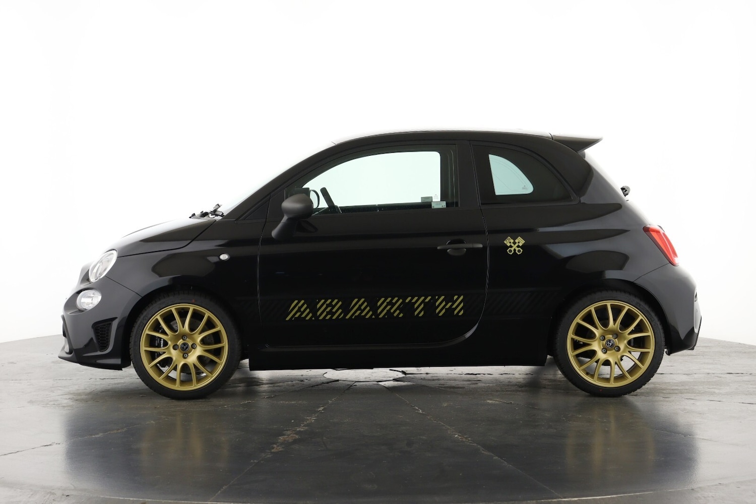 Used Abarth 695 2025 for sale - 78000316: Photo 8
