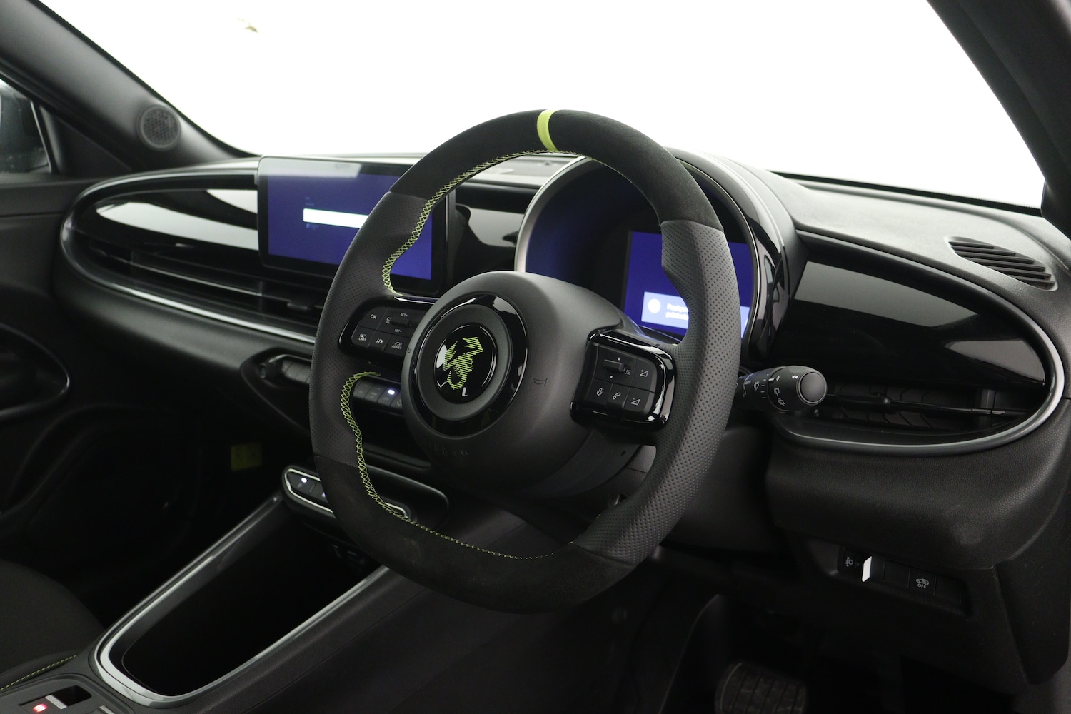 Used Abarth 600e 2025 for sale - 76615226: Photo 13