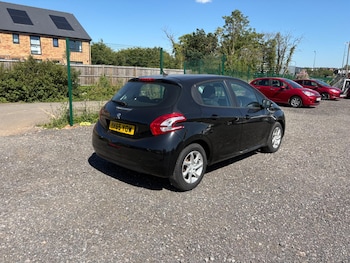 Used Peugeot 208 2015 for sale - 78910618: Photo