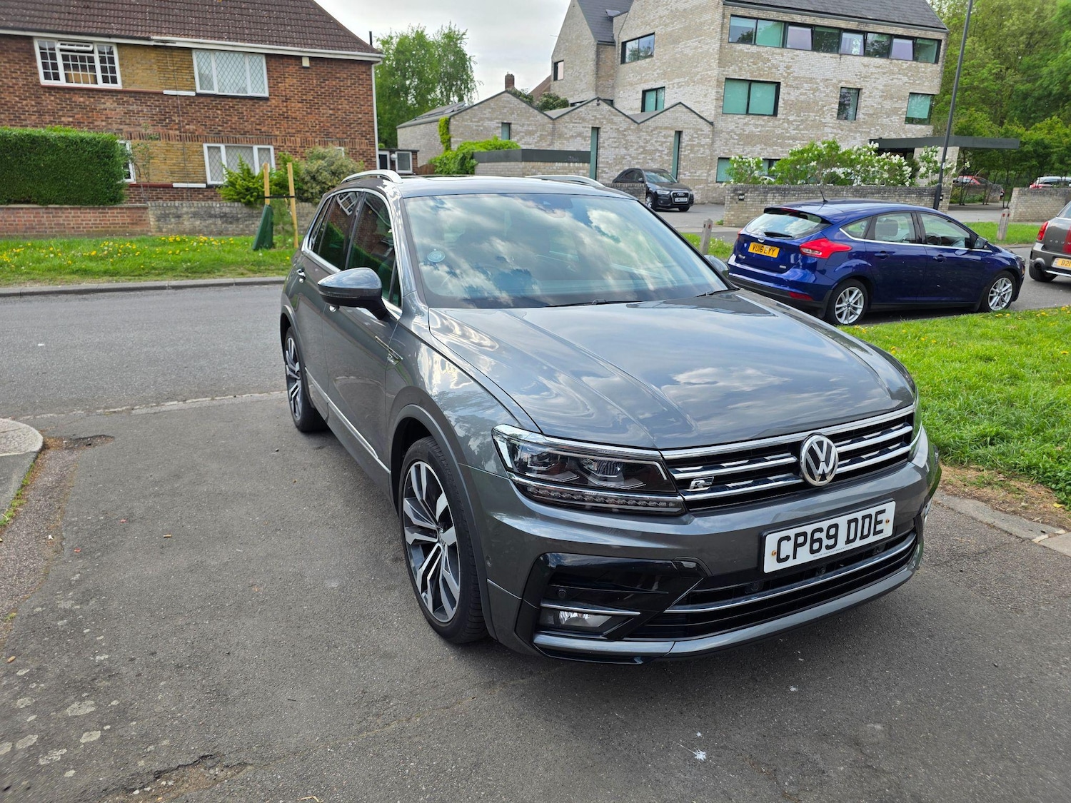 Used Volkswagen Tiguan for sale - 77242846: Photo 2