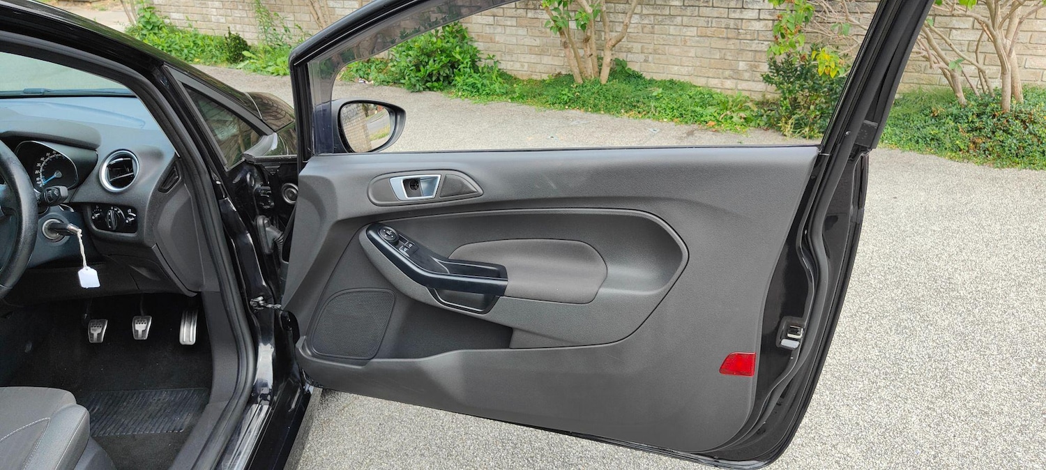 Used Ford Fiesta 2015 for sale - 77120384: Photo 14