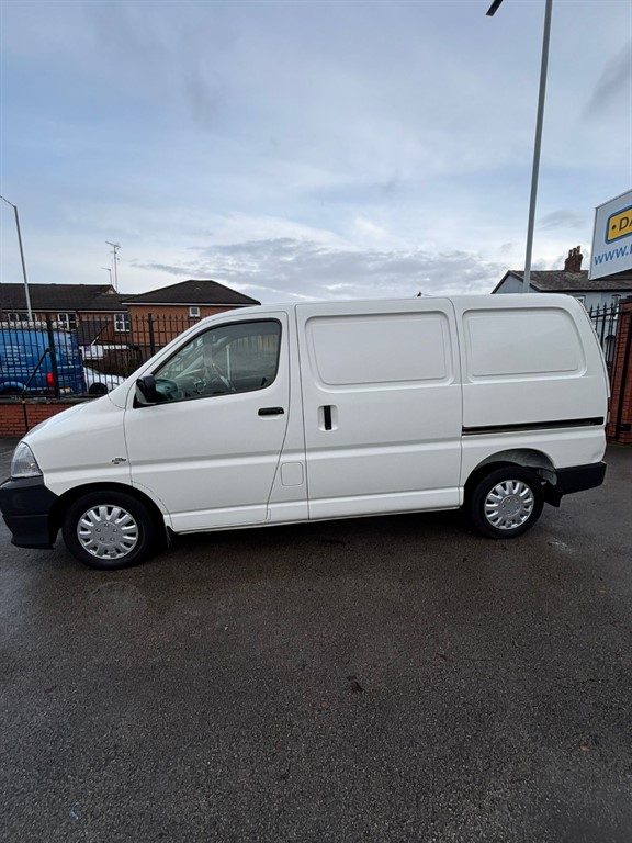 Used Toyota HiAce 2011 for sale - 77160838: Photo 2