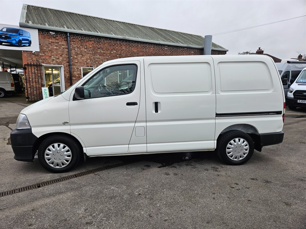 Used Toyota HiAce 2011 for sale - 77726490: Photo 2