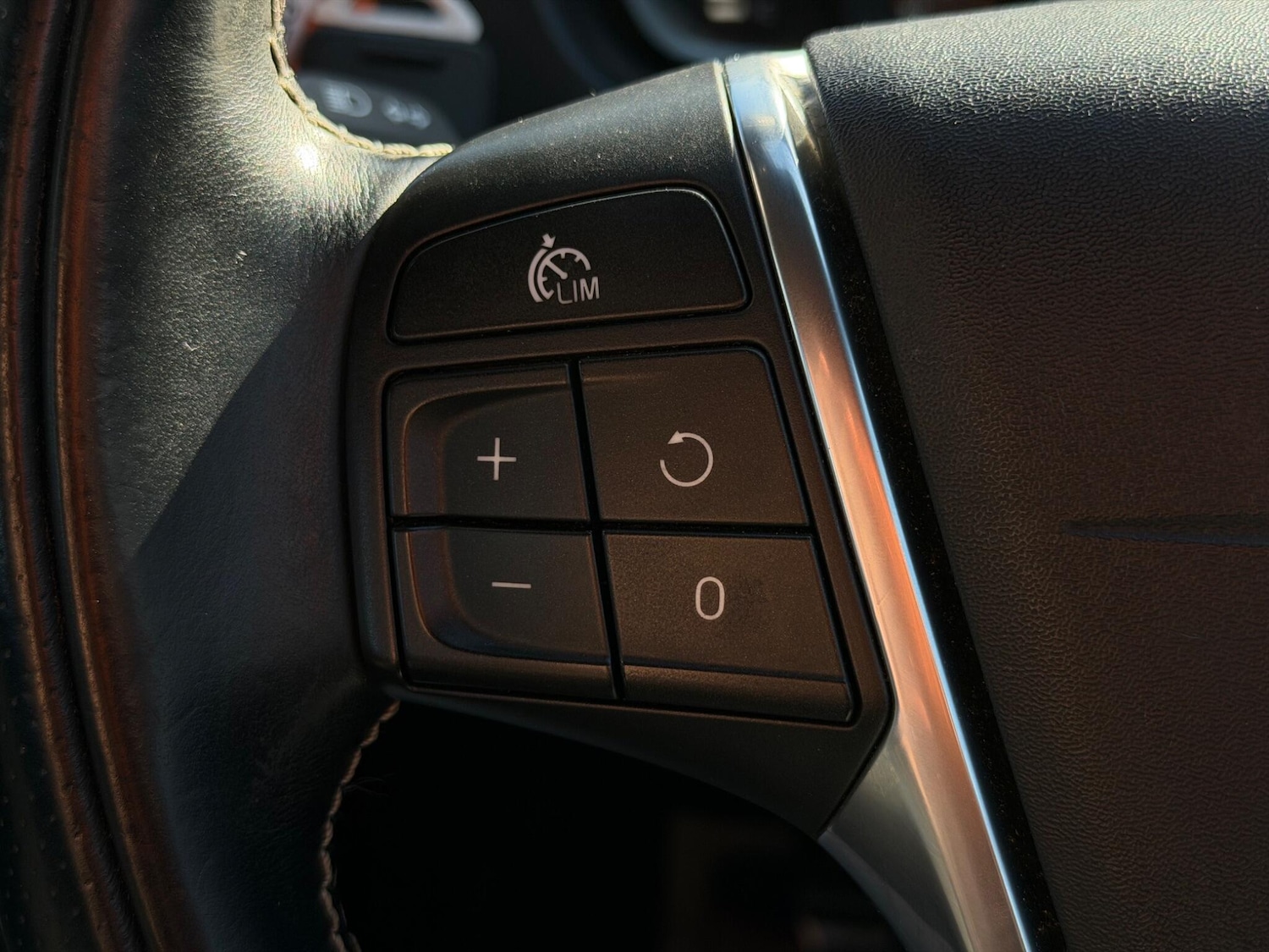 Used Volvo V40 2013 for sale - 77925541: Photo 17