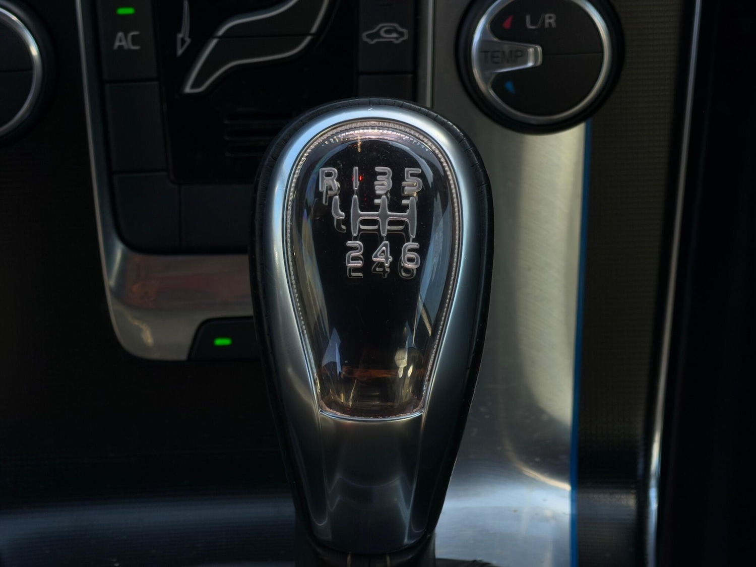 Used Volvo V40 2013 for sale - 77925541: Photo 24