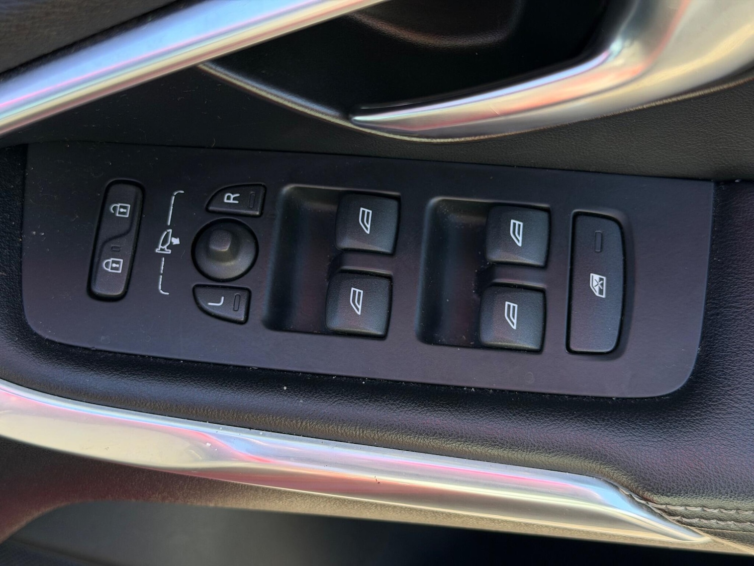 Used Volvo V40 2013 for sale - 77925541: Photo 27