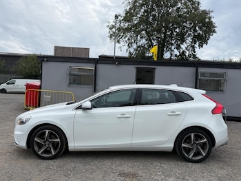 Used Volvo V40 2015 for sale - 79484104: Photo