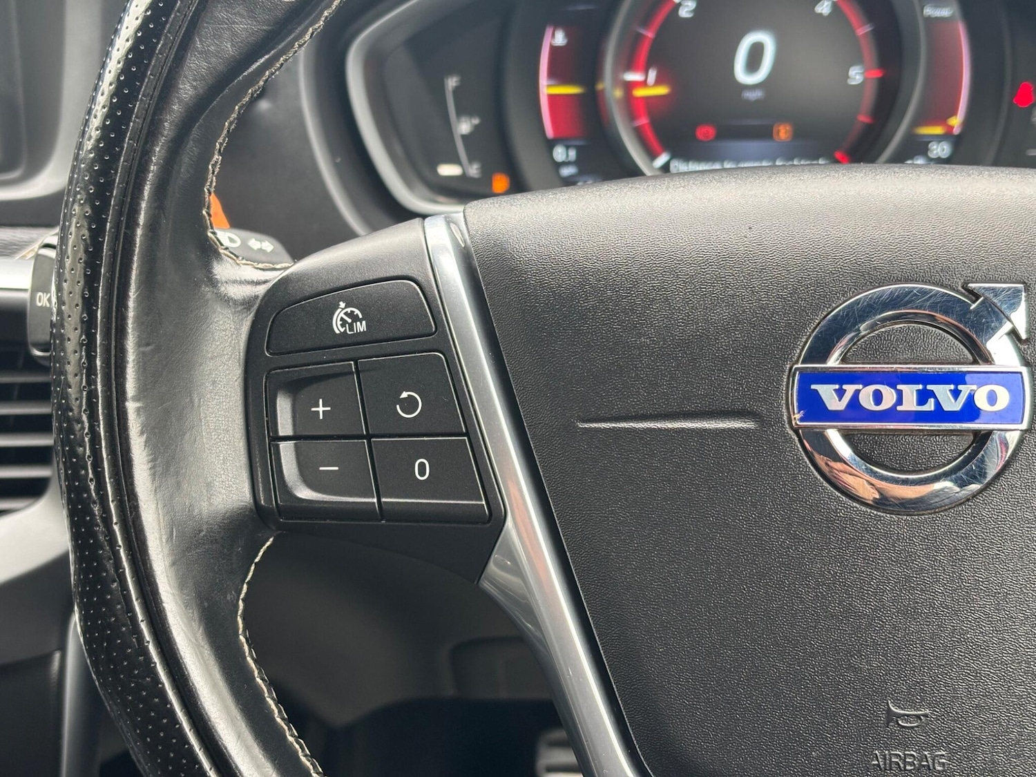 Used Volvo V40 2015 for sale - 78127548: Photo 19