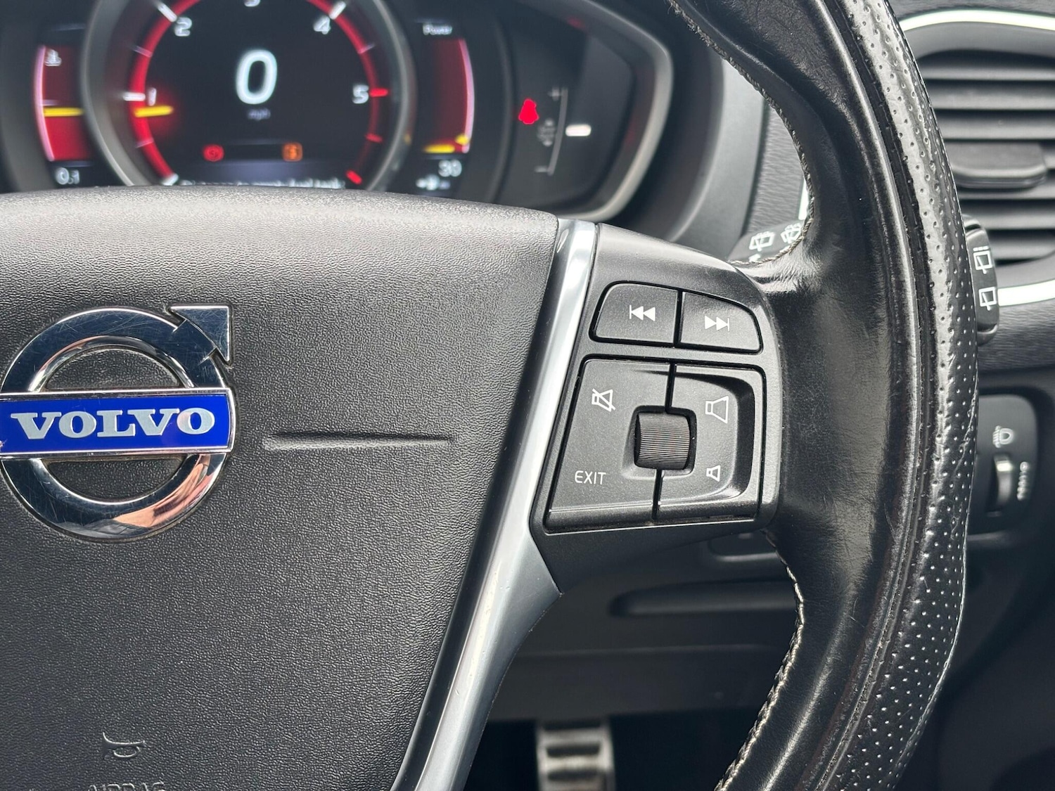 Used Volvo V40 2015 for sale - 78127548: Photo 20