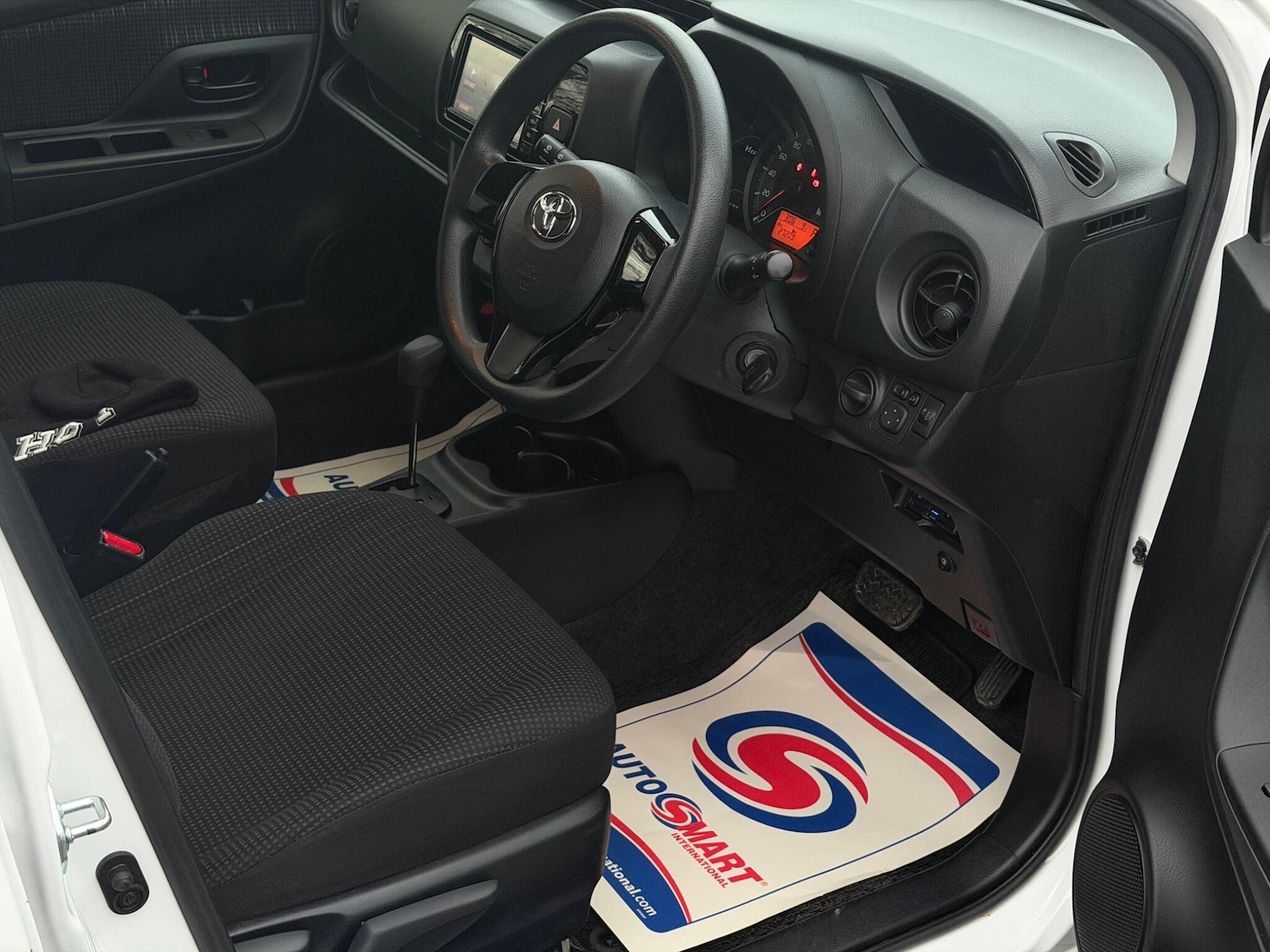 Used Toyota Vitz 2026 for sale - 77823942: Photo 8