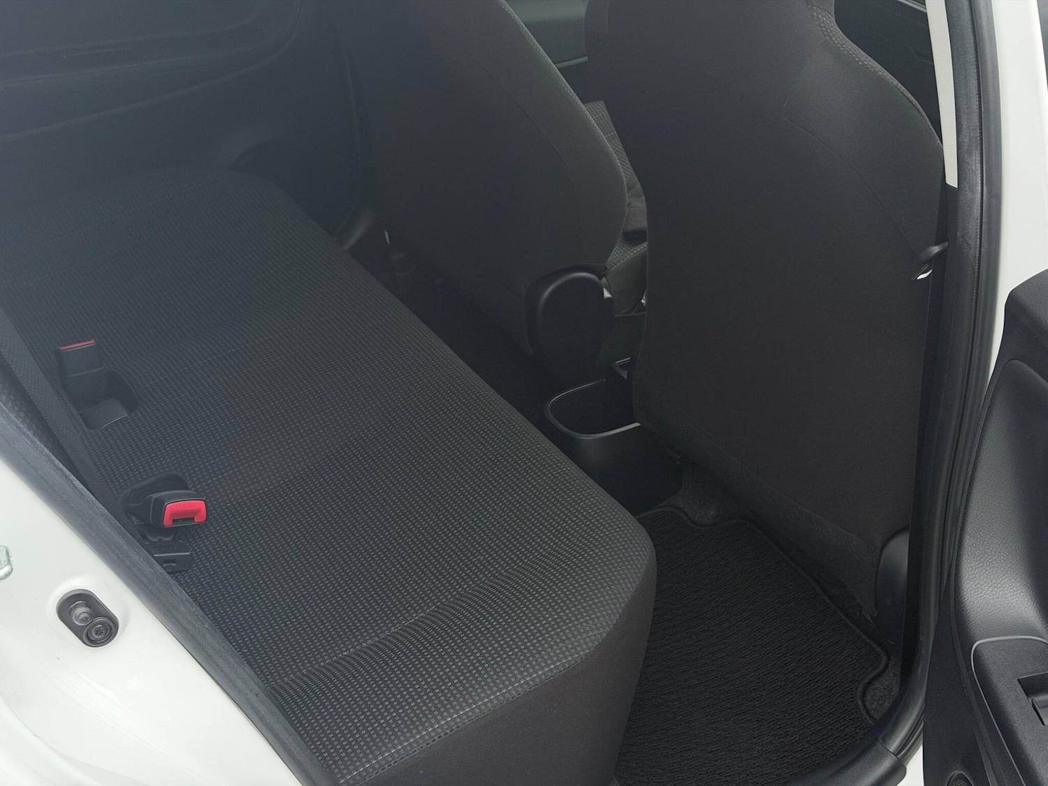 Used Toyota Vitz 2026 for sale - 77823942: Photo 9