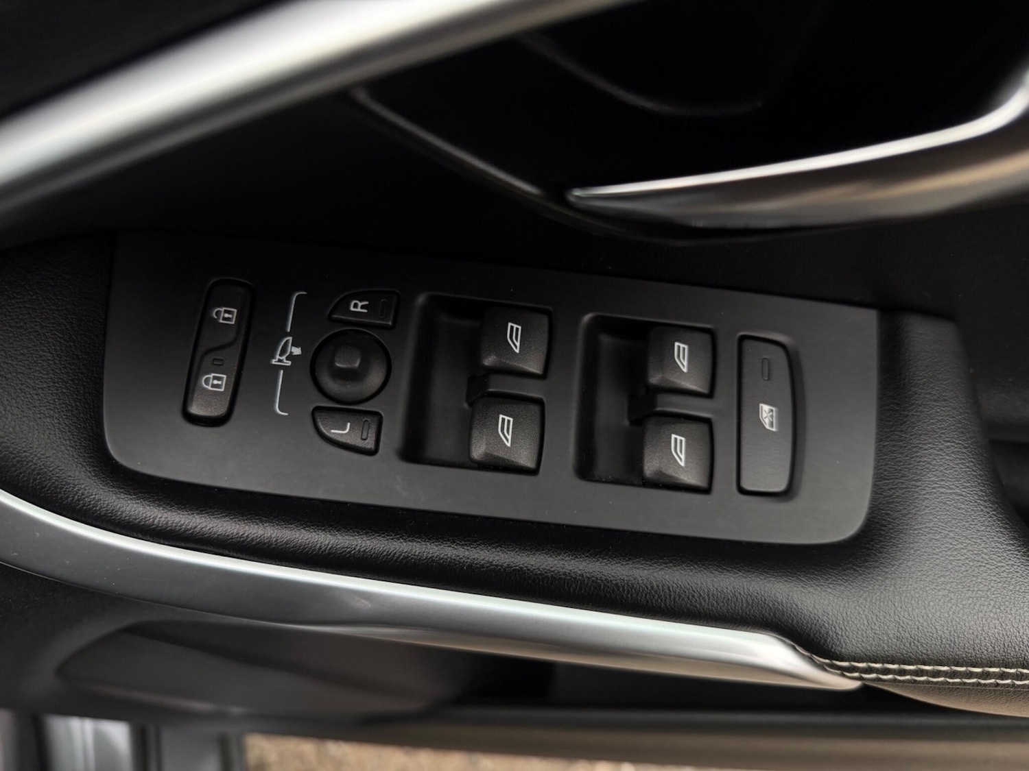 Used Volvo V40 for sale - 77992872: Photo 29