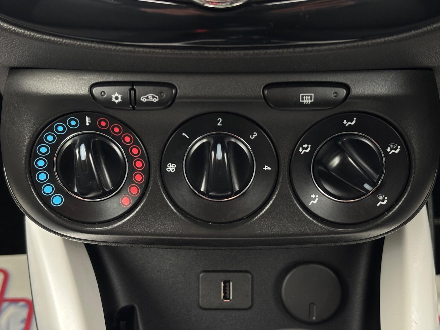 Used Vauxhall ADAM 2014 for sale - 78185457: Photo 18