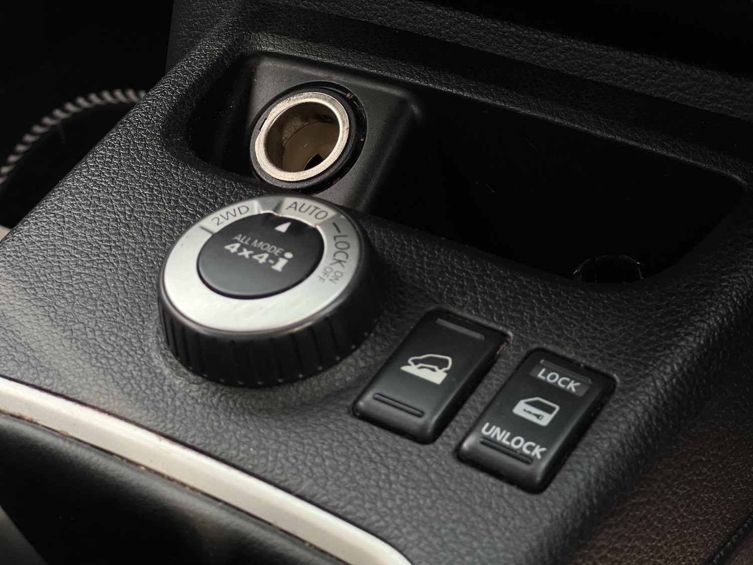 Used Nissan X-Trail for sale - 77825128: Photo 26