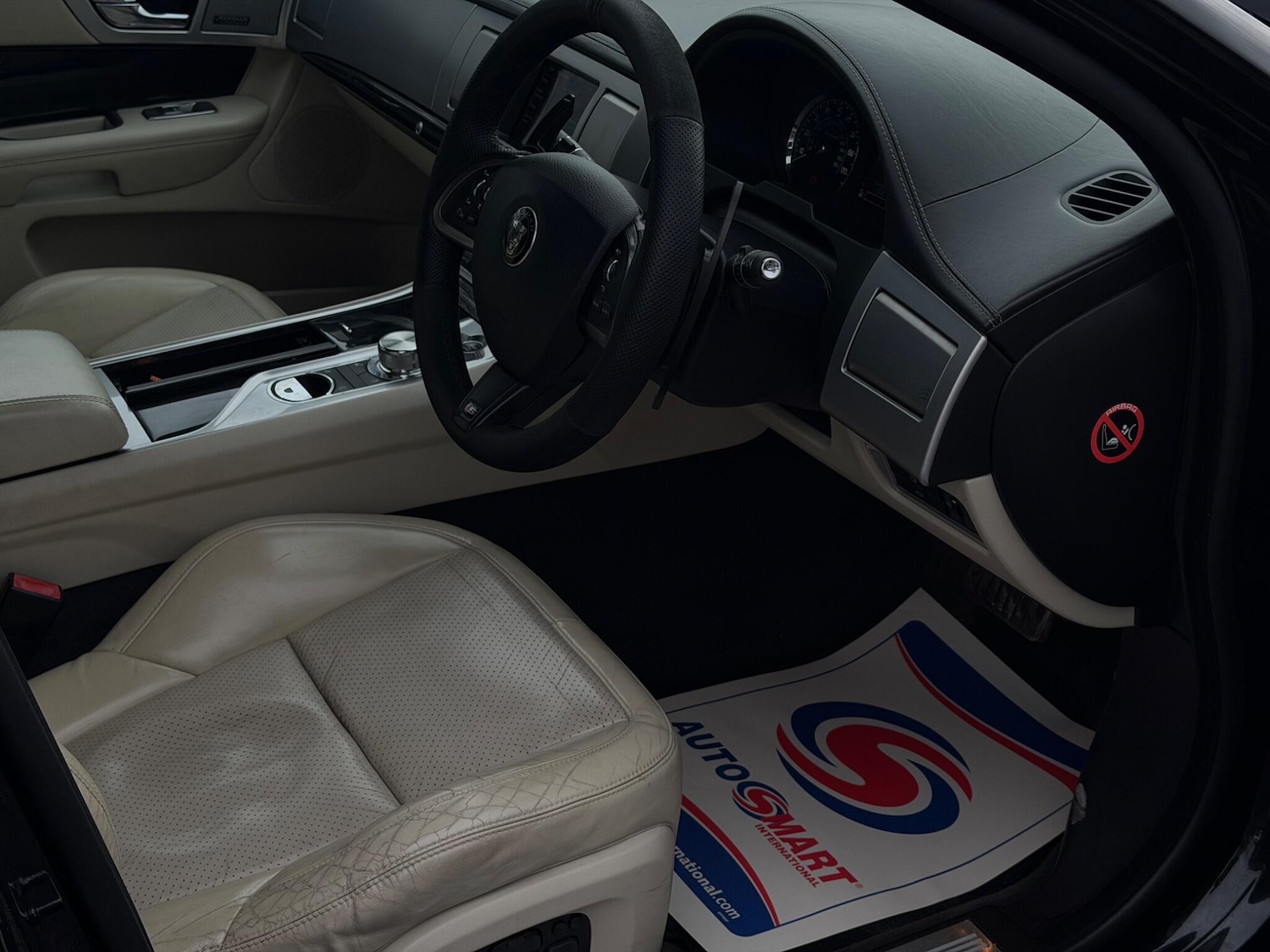 Used Jaguar XF 2014 for sale - 77909782: Photo 9