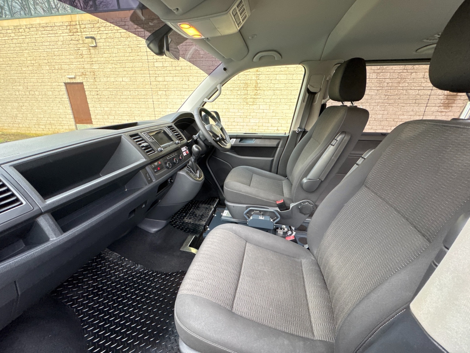 Used Volkswagen Transporter Shuttle 2017 for sale - 77417559: Photo 14