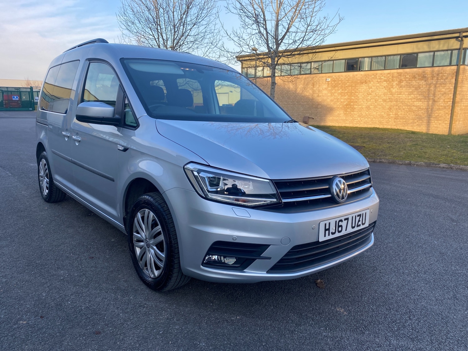 Used Volkswagen Caddy Maxi Life 2017 for sale - 77135860: Photo 2