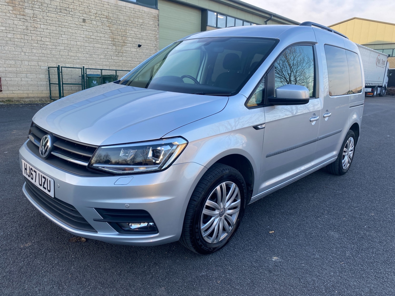 Used Volkswagen Caddy Maxi Life 2017 for sale - 77135860: Photo 4