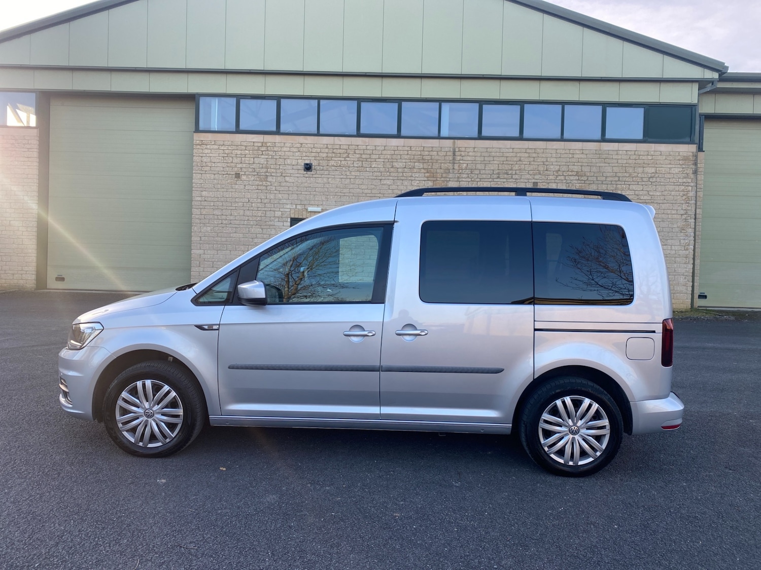 Used Volkswagen Caddy Maxi Life 2017 for sale - 77135860: Photo 5