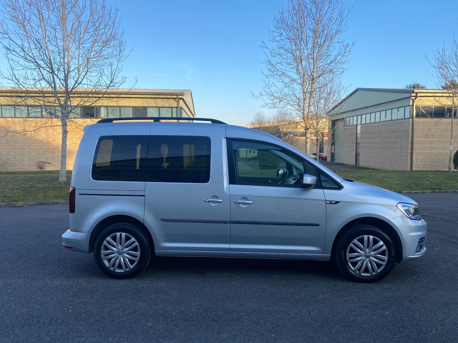 Used Volkswagen Caddy Maxi Life 2017 for sale - 77135860: Photo 9
