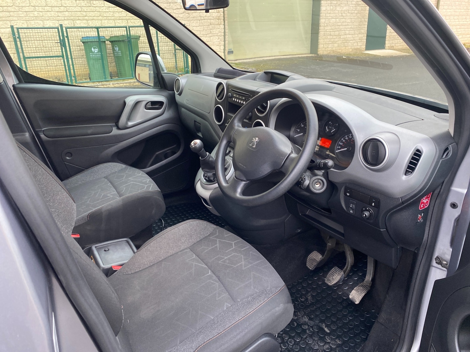 Used Peugeot Partner Tepee 2017 for sale - 76340399: Photo 17