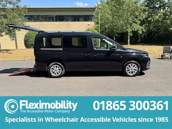 2022 (72) - 2.0 EcoBlue Titanium 5dr Auto [5 seater] Wheelchair Accessible Vehicle