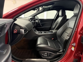 Used Jaguar XE 2017 for sale - 79244963: Photo