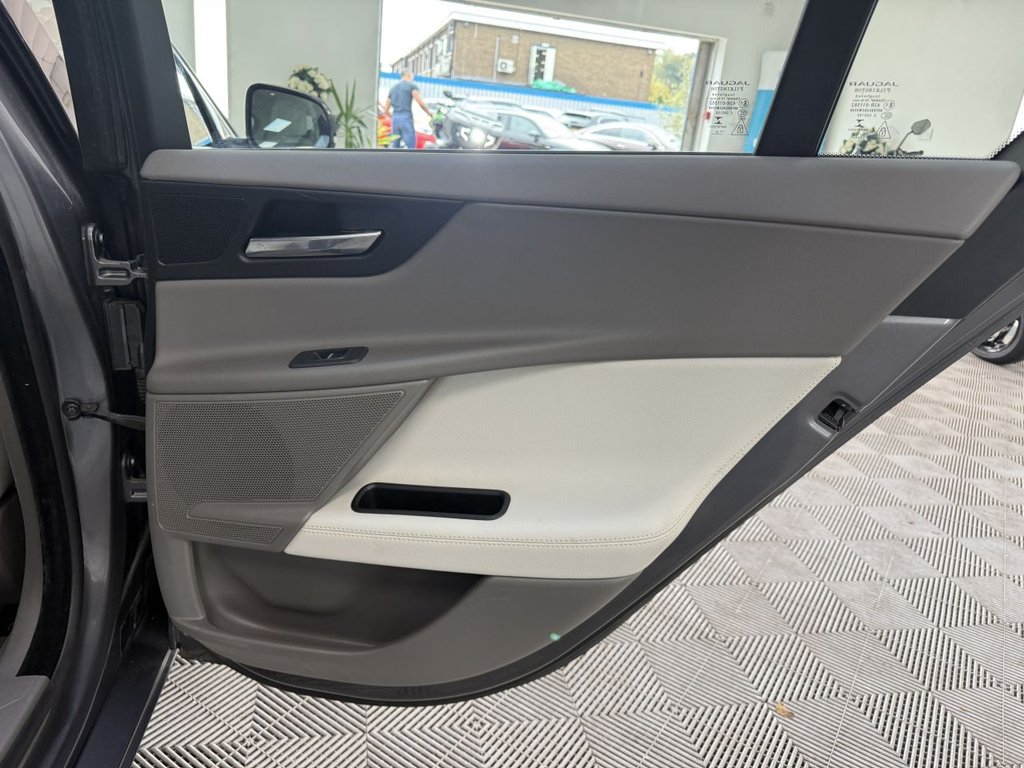 Used Jaguar XE 2015 for sale - 76617839: Photo 14