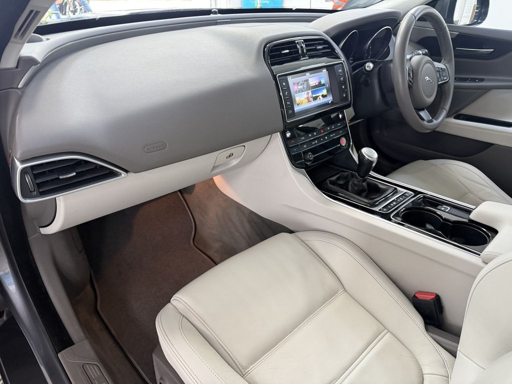 Used Jaguar XE 2015 for sale - 76617839: Photo 20