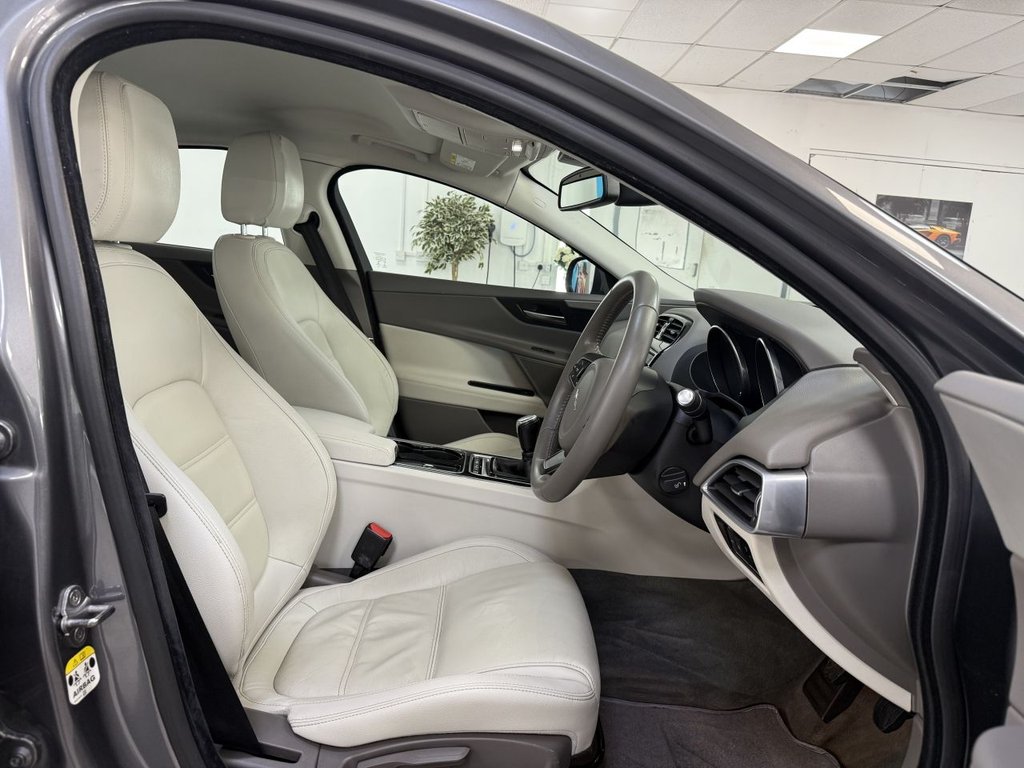 Used Jaguar XE 2015 for sale - 76617839: Photo 21