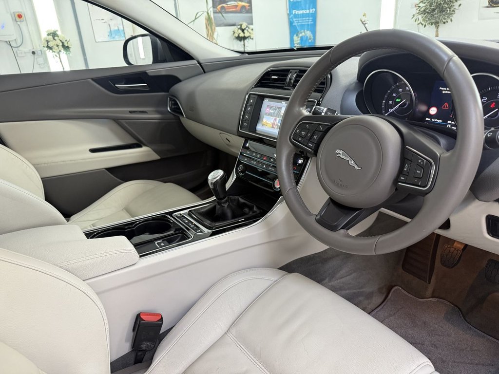 Used Jaguar XE 2015 for sale - 76617839: Photo 23