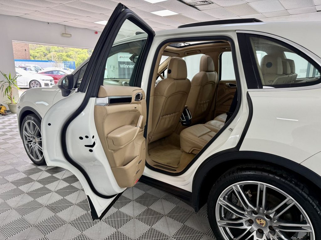 Used Porsche Cayenne 2010 for sale - 78200782: Photo 24