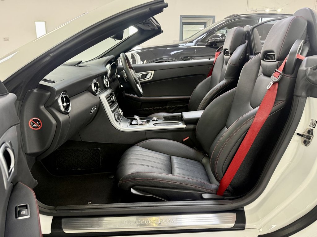 Used Mercedes-Benz SLK 2015 for sale - 76821046: Photo 2