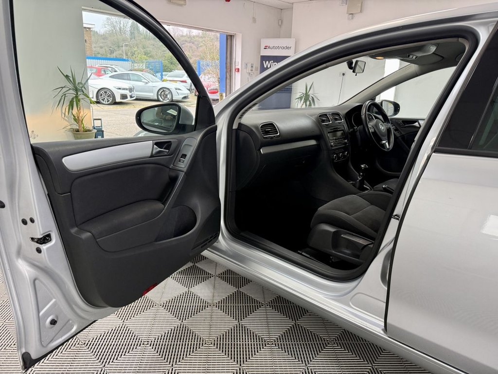 Used Volkswagen Golf 2010 for sale - 77792125: Photo 18